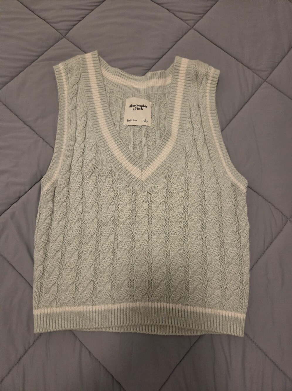 Abercrombie & Fitch Pastel Mint Cropped Cable-Knit V-Neck Sweater Vest